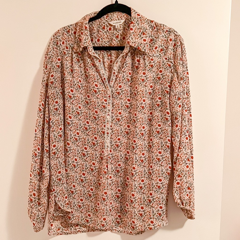 Floral collared blouse. EUC.